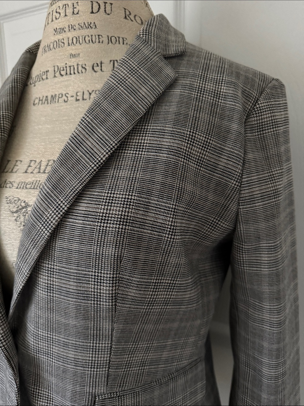 Black & Tan Plaid Women’s Business Coat. Size 8P